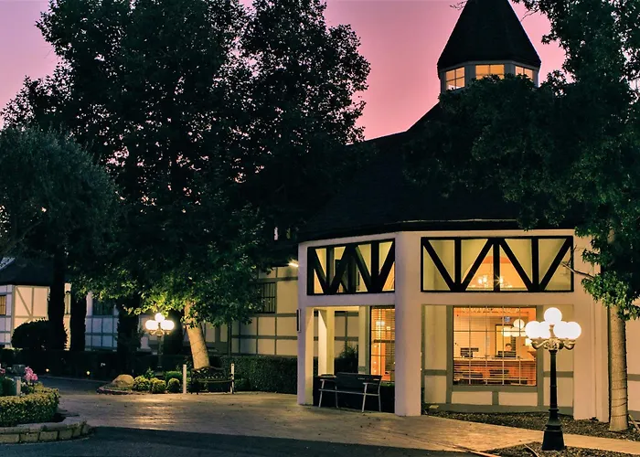 Vinland Hotel And Lounge