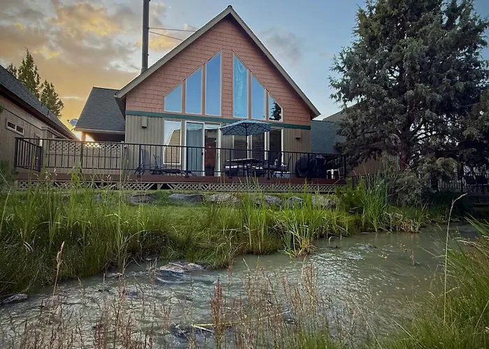 Creekside Chalet With Private Hot Tub