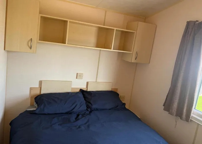 2 Bedroom Chalet Sleeps 6 -Free Parking -Tv -WiFi