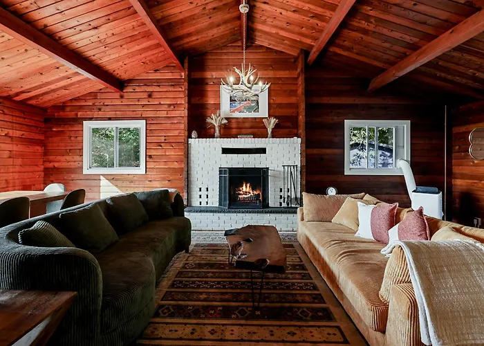 Iconic Chalet With Sauna, Hot Tub, Fire Pit, Plunge
