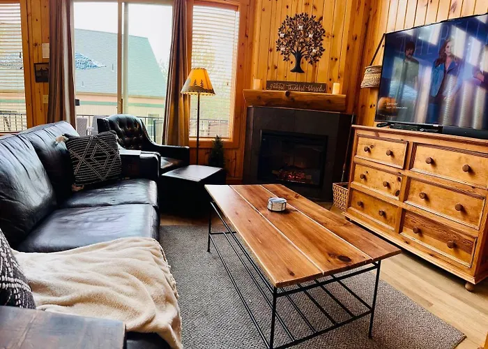 Creekside Chalet With Private Hot Tub