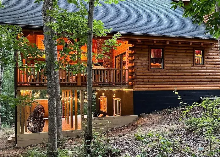 Cheerful Cabin Nestled In Serene Wooded Ravine