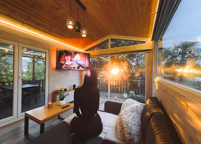 Romantic Cottage - Private Hot Tub - Sauna - Beach Access