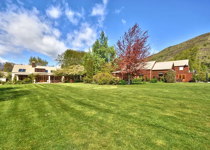 Manata Homestead & Lodge