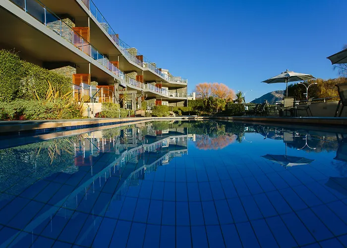 Lakeside Apartments