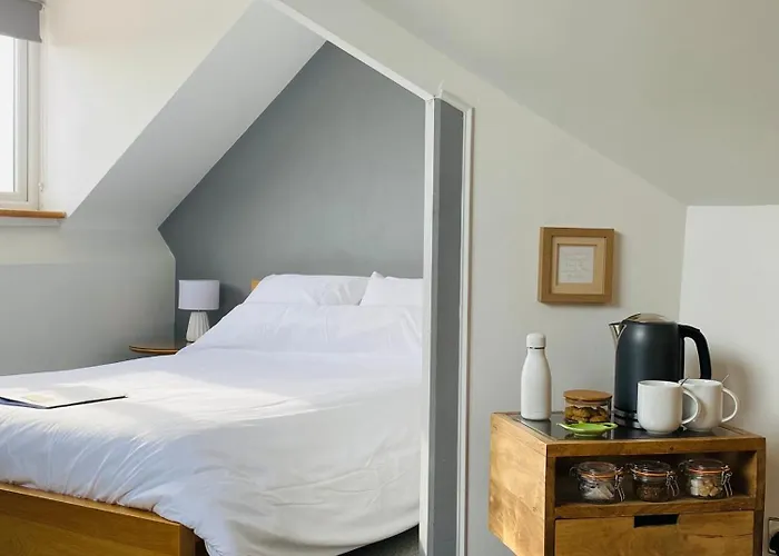 Cheap hotels Mooredge Guest House