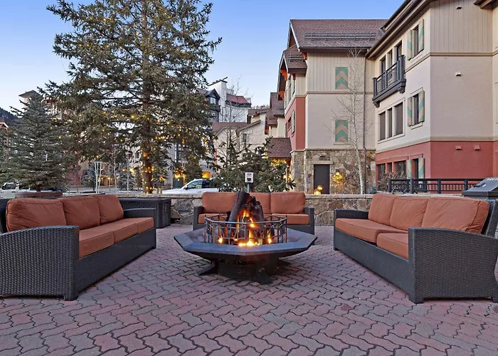 Lion Square Lodge South 750