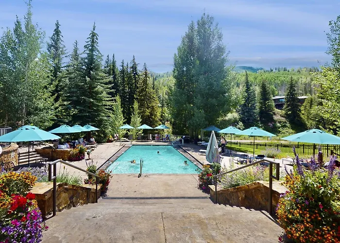Lion Square Lodge South 750