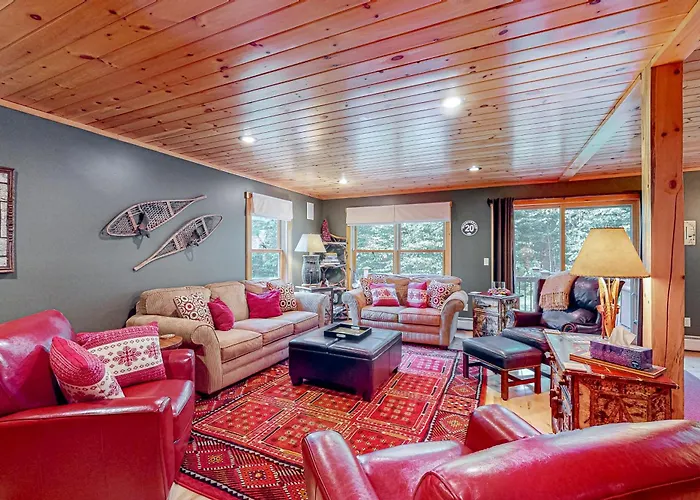 Pinecone Lodge