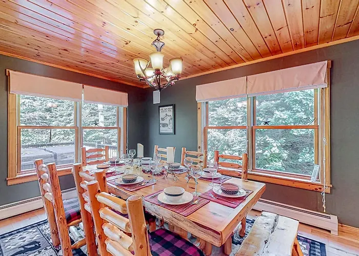 Pinecone Lodge