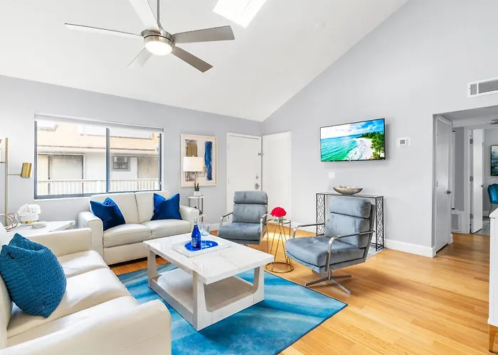 Beach Rd, 300Ft To Beach Access & 500Ft To Siesta Key Village, 2Bdr