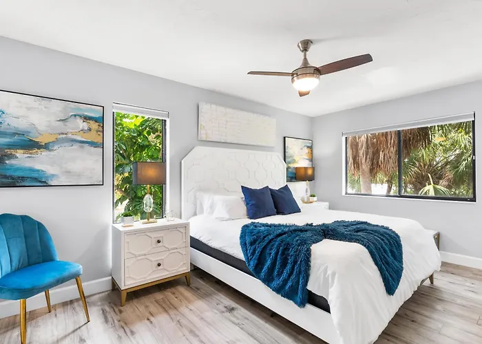 Beach Rd, 300Ft To Beach Access & 500Ft To Siesta Key Village, 2Bdr