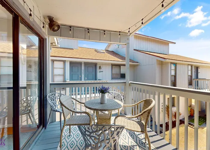 Beach Rd, 300Ft To Beach Access & 500Ft To Siesta Key Village, 2Bdr