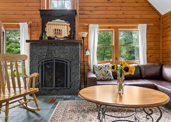 Charming Vermont Log Cabin