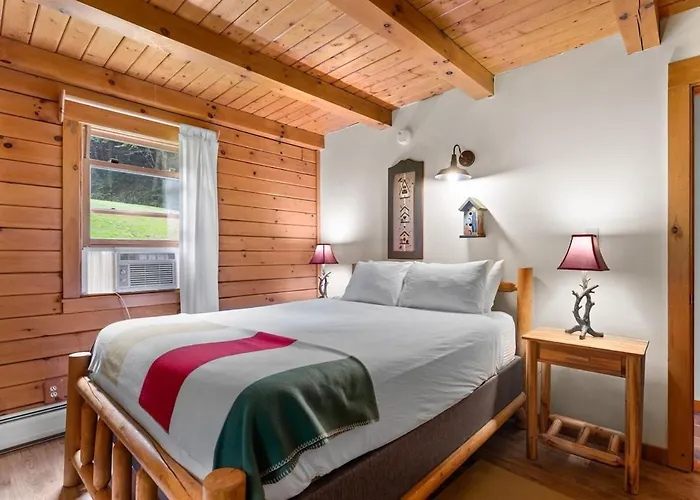 Charming Vermont Log Cabin