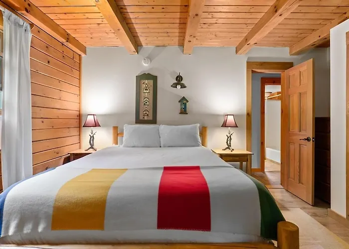 Charming Vermont Log Cabin