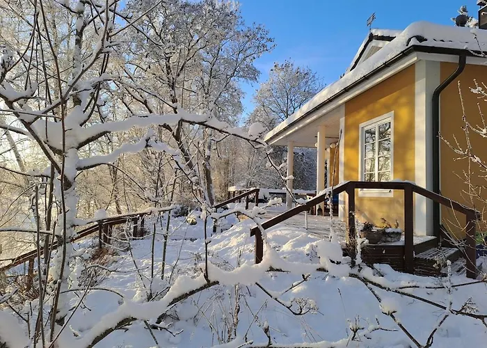 Lovely Riverside Cottage Close To Tampere