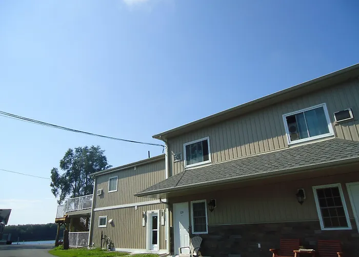 Bayside Inn & Waterfront Suites