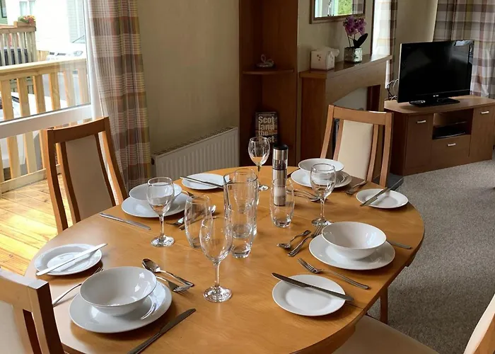2 Bed Caravan - Sleeps 6 - Pets - River Teviot