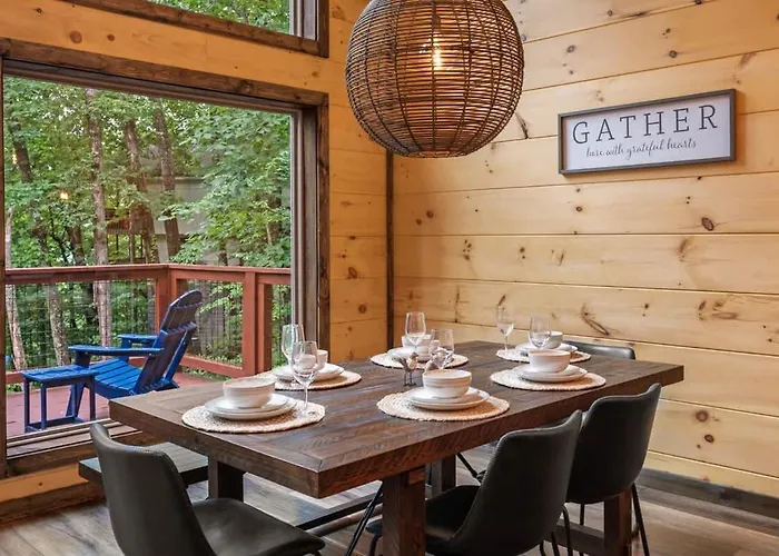New Cozy Mountain Chalet Hot Tub Near Downtown