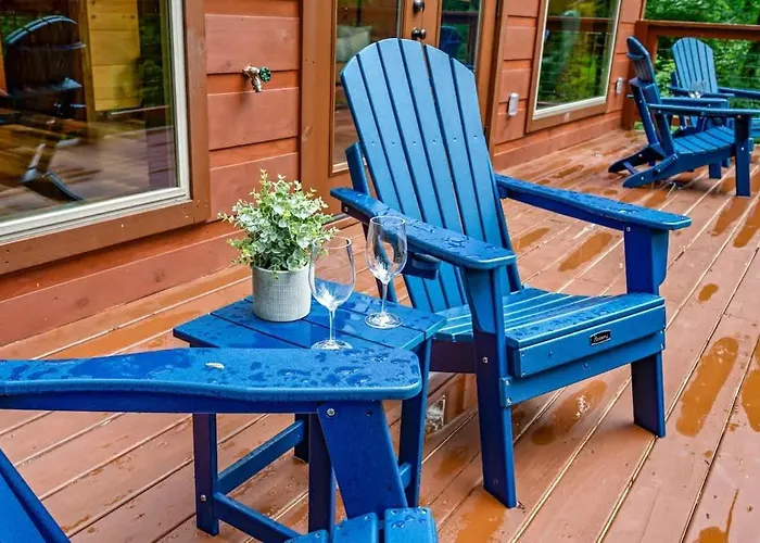 New Cozy Mountain Chalet Hot Tub Near Downtown