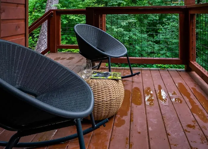 New Cozy Mountain Chalet Hot Tub Near Downtown