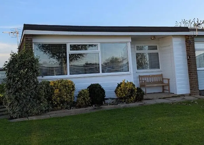 145, Two Bed Newly Refurbished Chalet On Sund0Wner Holiday Park - Sleeps 5, Pet Friendly - Includes Bed Linen And Towels Plus Electricity