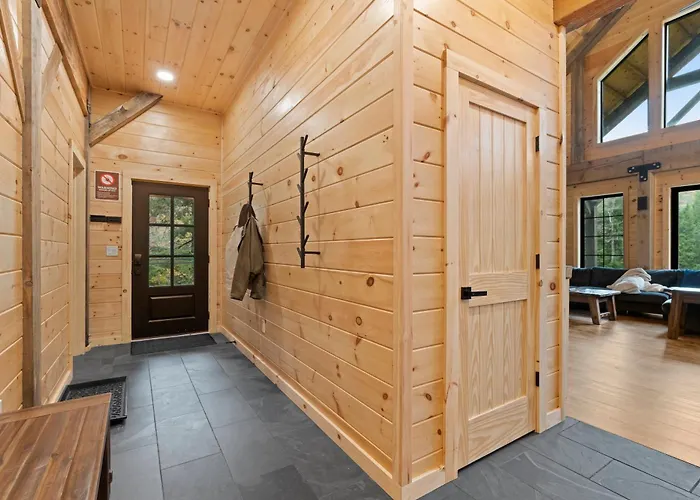Mountain Views, Hot Tub, Trails, Waterfront