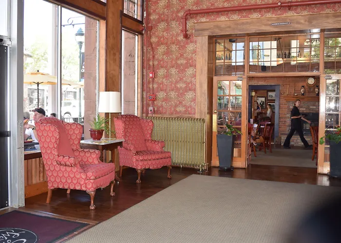 Cheap hotel: Weatherford Hotel