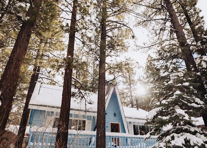 Hidden Pines Cabin - Nearby Snow & Play