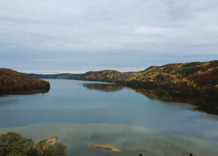 Peaceful Retreat On Lac De L'Argile