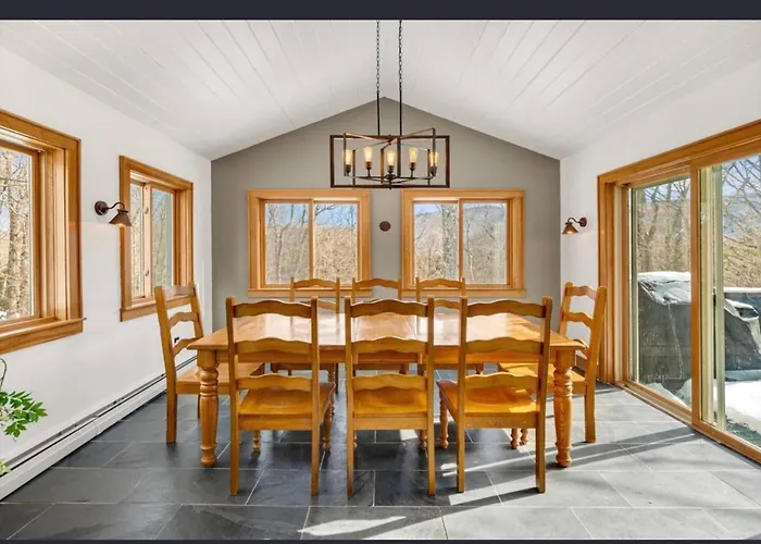 Slippery Slope Chalet, Hot Tub, Arcade, Firepit, 5 Min To Base, Nightlife And Restaurants