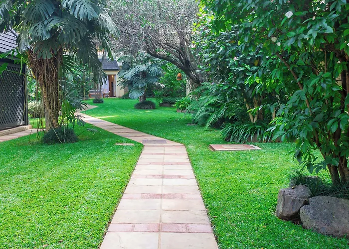 Best Selfcatering Mimosa Court Apartments