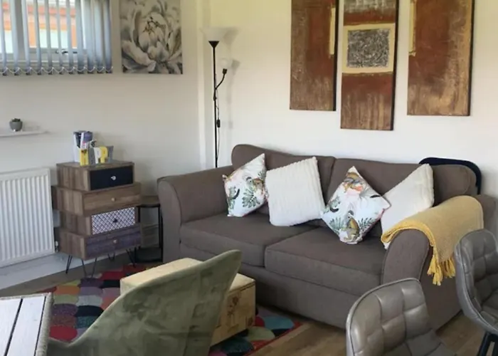 2 Bed Chalet Sleeps 6 - Pets Near Beach Parking