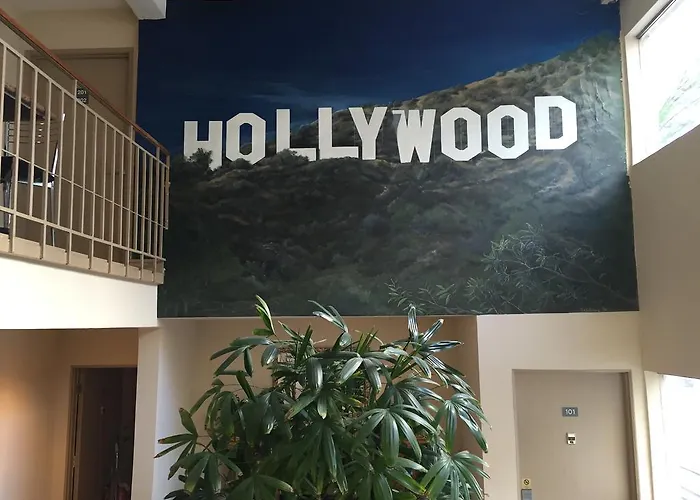 Hollywood Orchid Suites