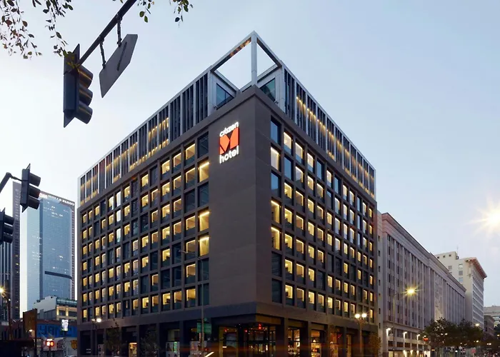 citizenM Los Angeles Downtown