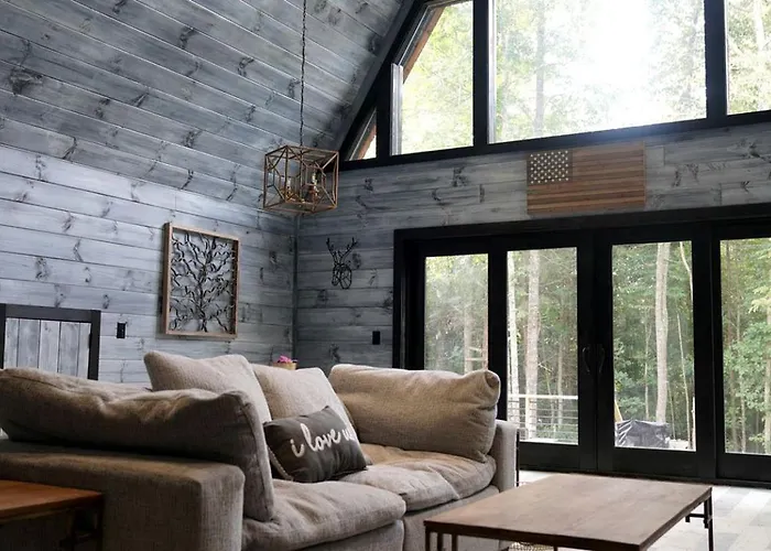 Romantic Escapes In This Stunning A-Frame In North Carolina With Access To A Private Hot Tub And Fire Pit