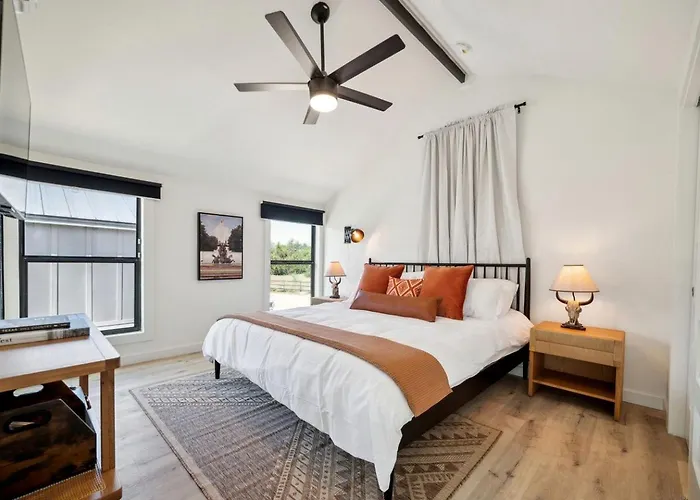 Chic Spacious A-Frame Ideal For A Relaxing Getaway In Texas