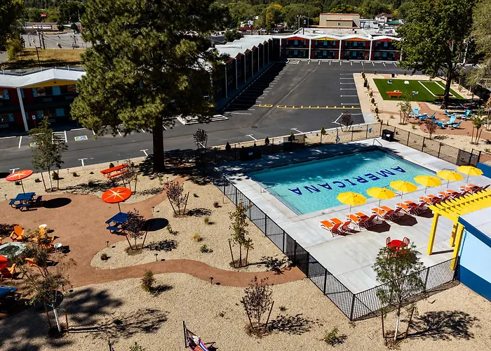 Luxury hotel only: Americana Motor Hotel