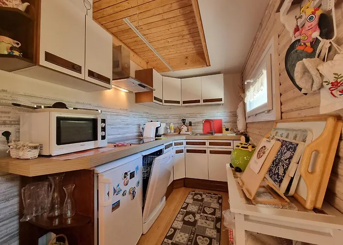 Chalet In Marliana Near Center