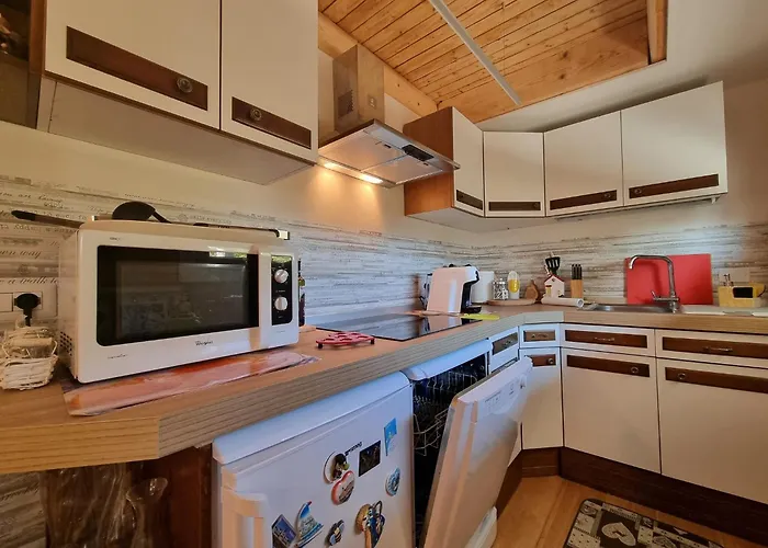 Chalet In Marliana Near Center