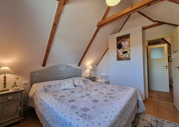 Chalet In Marliana Near Center