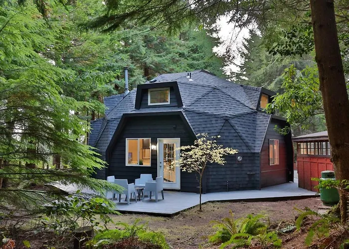 Hidden Dome Retreat In The Trees