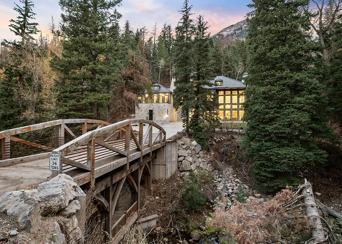 Pont De Reves: Luxe Sundance Riverfront Chateau