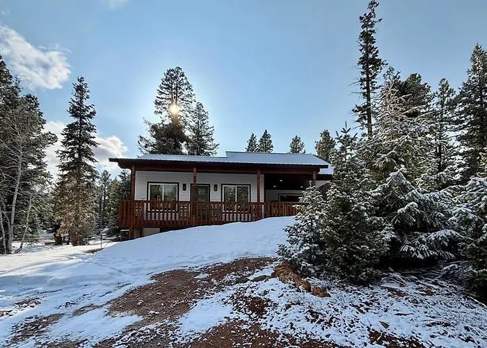 Brand New Cabin With Fire Pit & Outdoor Projector