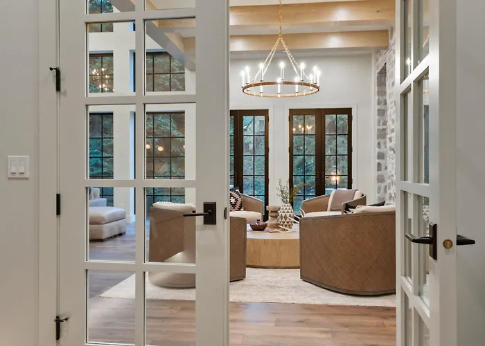 Pont De Reves: Luxe Sundance Riverfront Chateau
