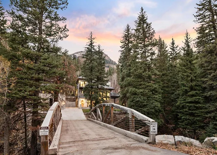 Pont De Reves: Luxe Sundance Riverfront Chateau