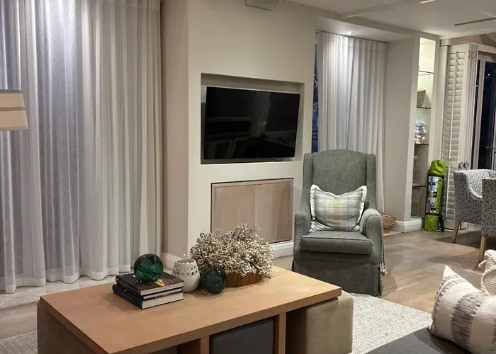 Clifton 4Th Beach Villa 6 Sleeper