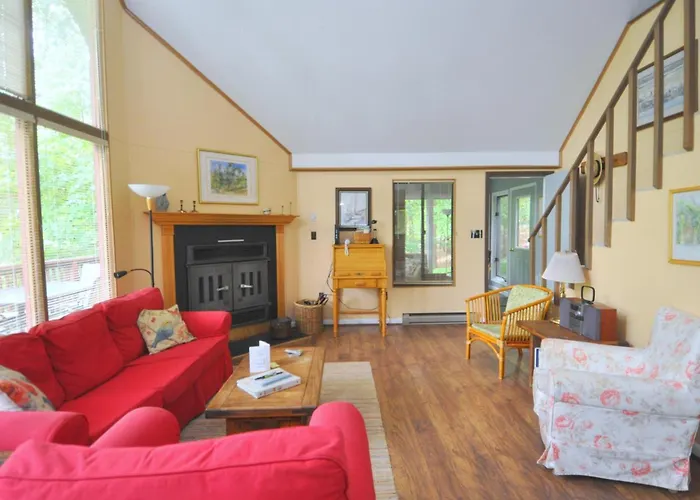 Treetop Cabin -- Pool Access - Fireplace - Grill - Screen Porch - Deck - Wifi - Golf Nearby