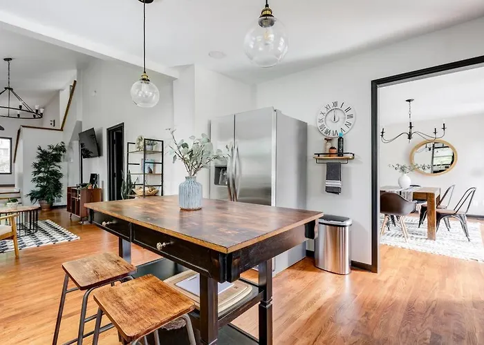 New - Modern Rustic Retreat Ardmore Chalet